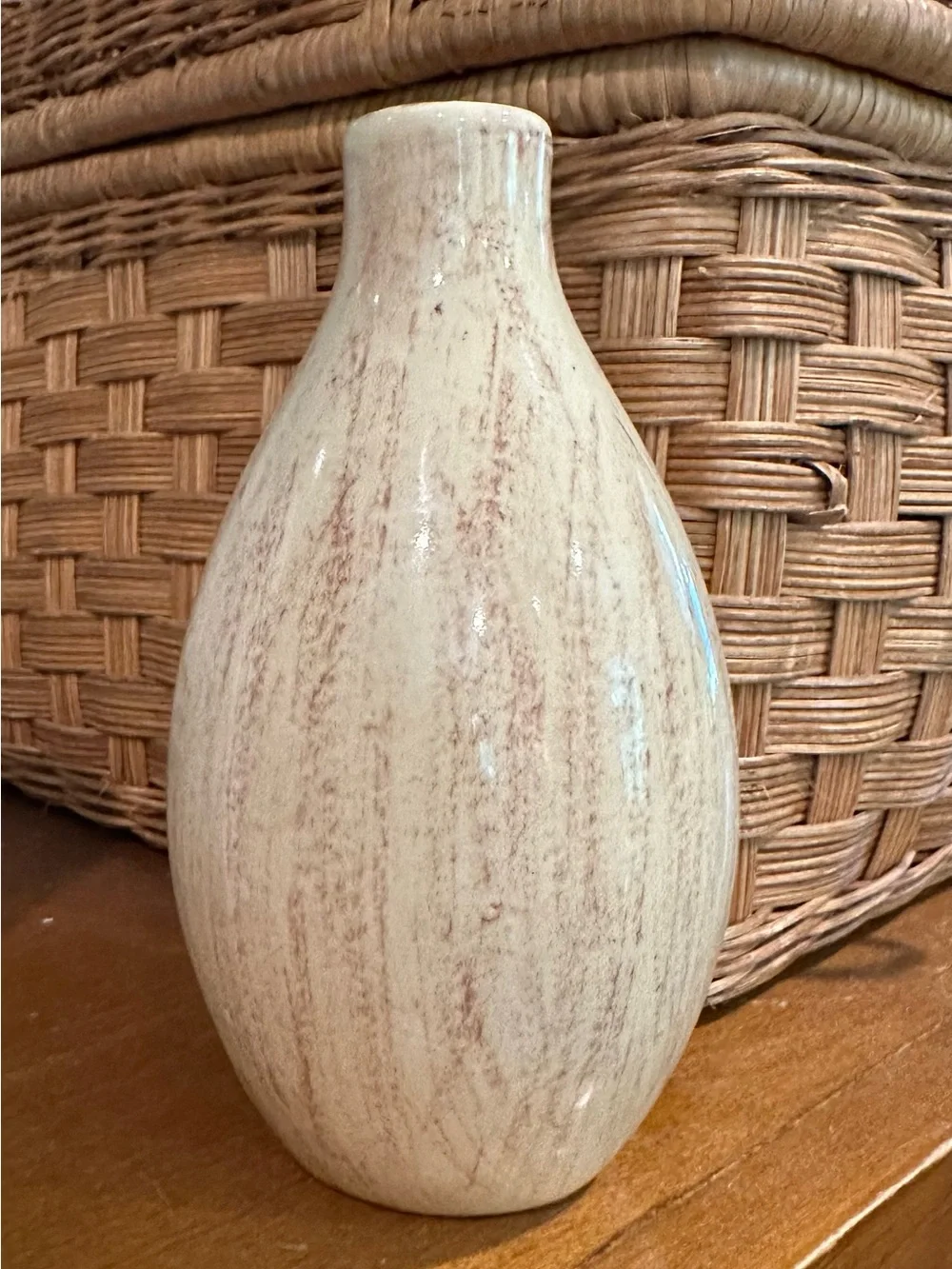 Wood grain ceramic vase or object • pottery